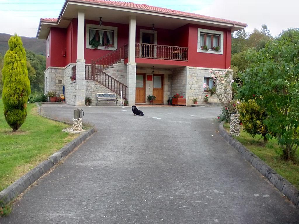 Apartments Aurora La Robellada de Onis Ruang foto